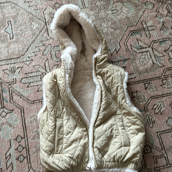 Zara fur vest reversible 2-3T - Picture 6 of 6